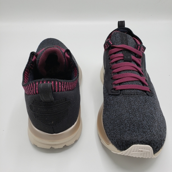 Brooks Ricochet LE Black Red Grey - Picture 4 of 5